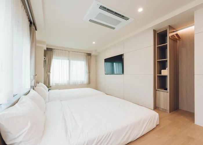 Monthliv Cheongnyangni Hotel